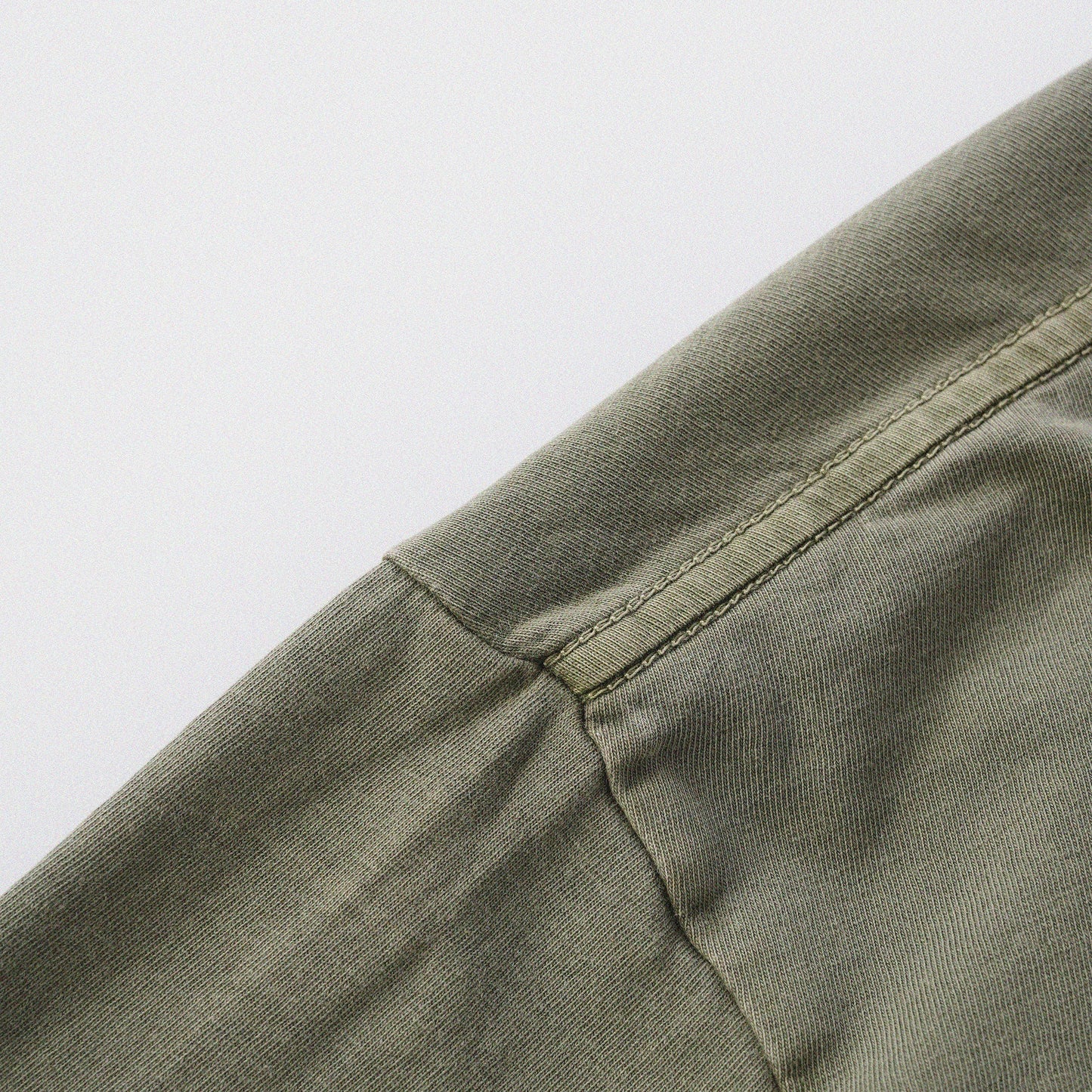 「貓姿二十一」寬鬆箱形 Boxy Tee (橄欖綠)