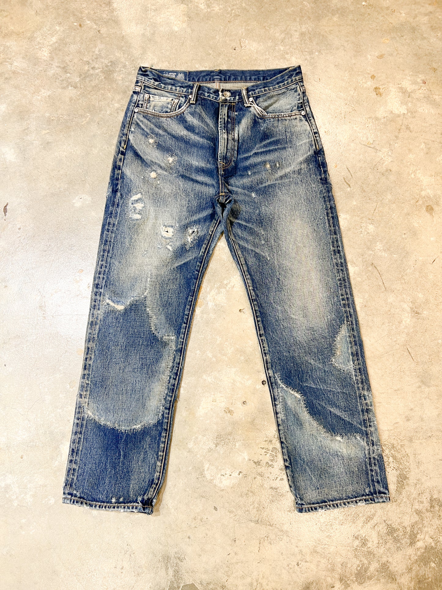 F04 Penetration Fading Damaged Jeans